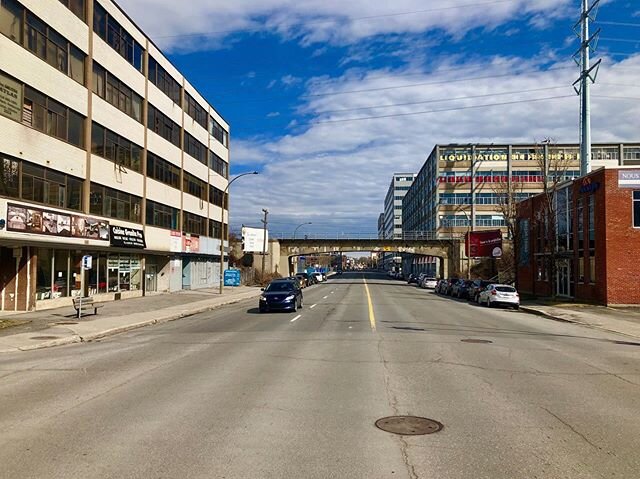 *NEW HOOD*

Vous nous trouviez silencieux? C&rsquo;est parce qu&rsquo;on &eacute;tait occup&eacute;s &agrave; s&rsquo;installer dans notre nouvel atelier 📦

Beaucoup de travail pour pouvoir accueillir des plus beaux/gros projets! 🔥

#montrealfurnit