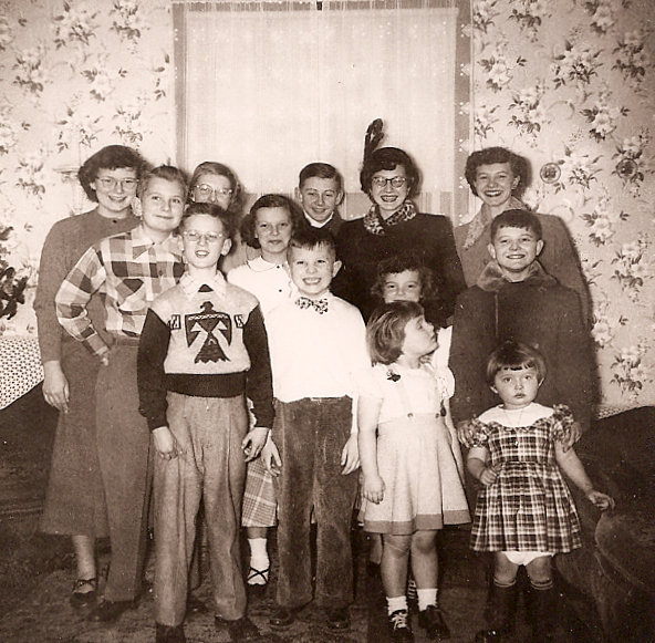 My Dad ( back, middle) with his sibs and cousins on the Willing side.