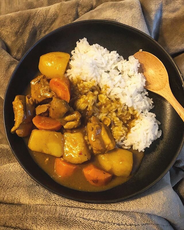 Japanese curry rice from scratch! Food to warm the soul on a cold dreary day. Great dish to cook in lockdown and interesting ingredients used to season this curry made by a roux rather than a paste. Seasonings include, tonkatsu sauce or lea and perri