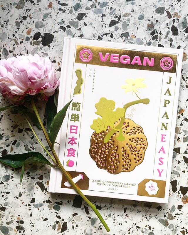 🌺VEGAN🌺 Japaneasy by Chef Tim Anderson is a beyooootiful cookbook that is accessible for any home cook. This book is friendly, inviting and warm. Unlike many other vegan cookbooks out there, this really is a joy and filled with many appetising reci