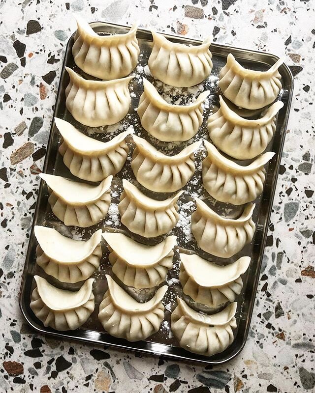 🥟Finally, some homemade dumplings 🥟 Managed to get hold of plain flour and could not be happier!!! 🥳 Such a great way to pass the time and felt good to make these again 🌺🤩🌺