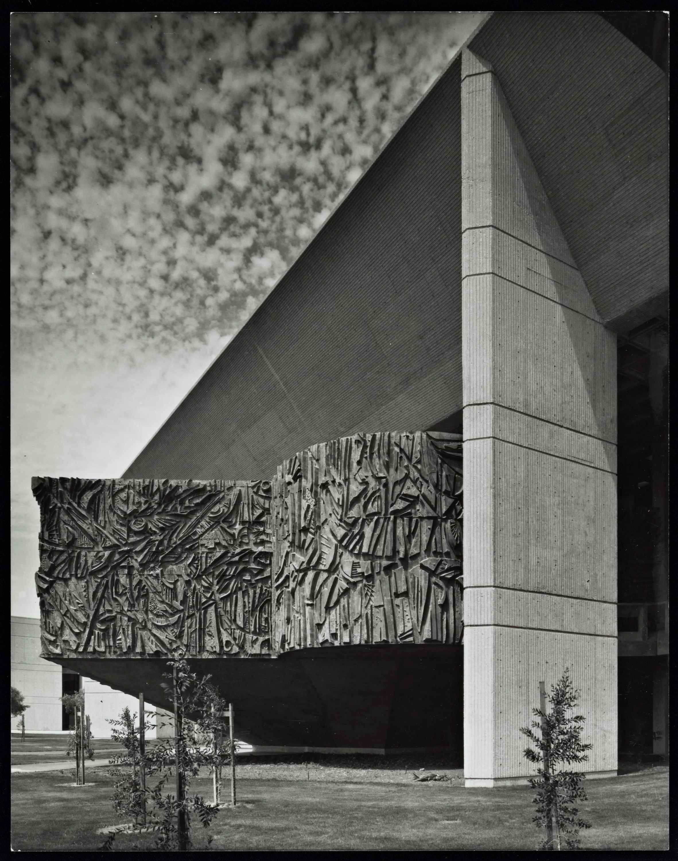 O'Cadiz Moctezuma's iconic Library Mural at Cypress College, photographed by Julius Schulman, 1970. © J. Paul Getty Trust. Getty Research Institute, Los Angeles (2004.R.10)