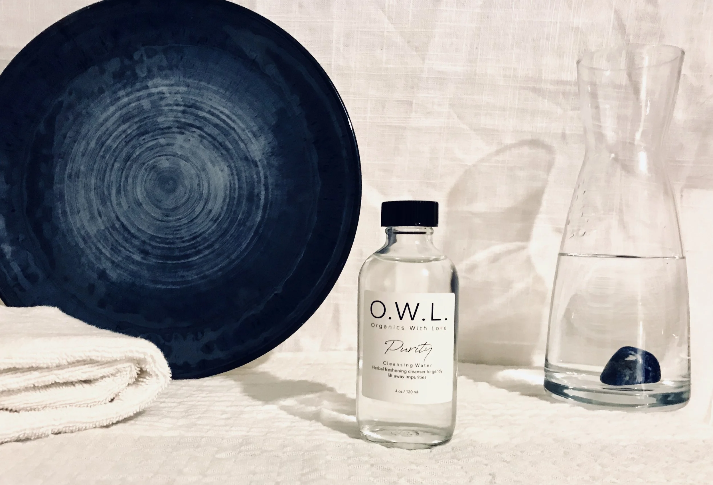 Shake before using. Apply product to a cotton round, then gently swipe over dry skin, avoiding the eye area. Repeat until clean. Rinse with lukewarm water, then gently pat dry. For heavier make-up wearers, and a deeper cleansing experience, we recommend using Element Cleansing Oil followed by Purity Cleansing Water .