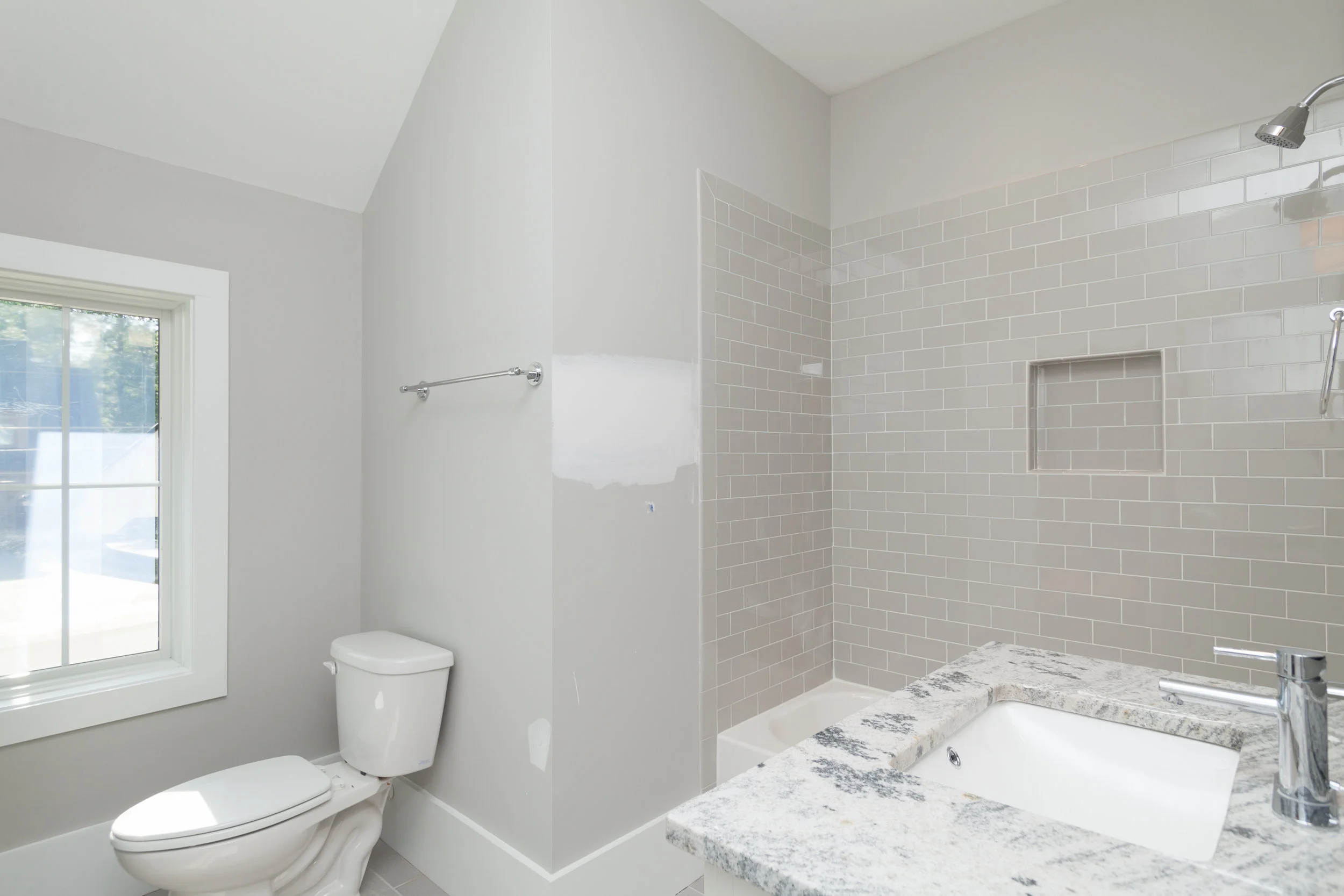 031_Hall Bath.jpg