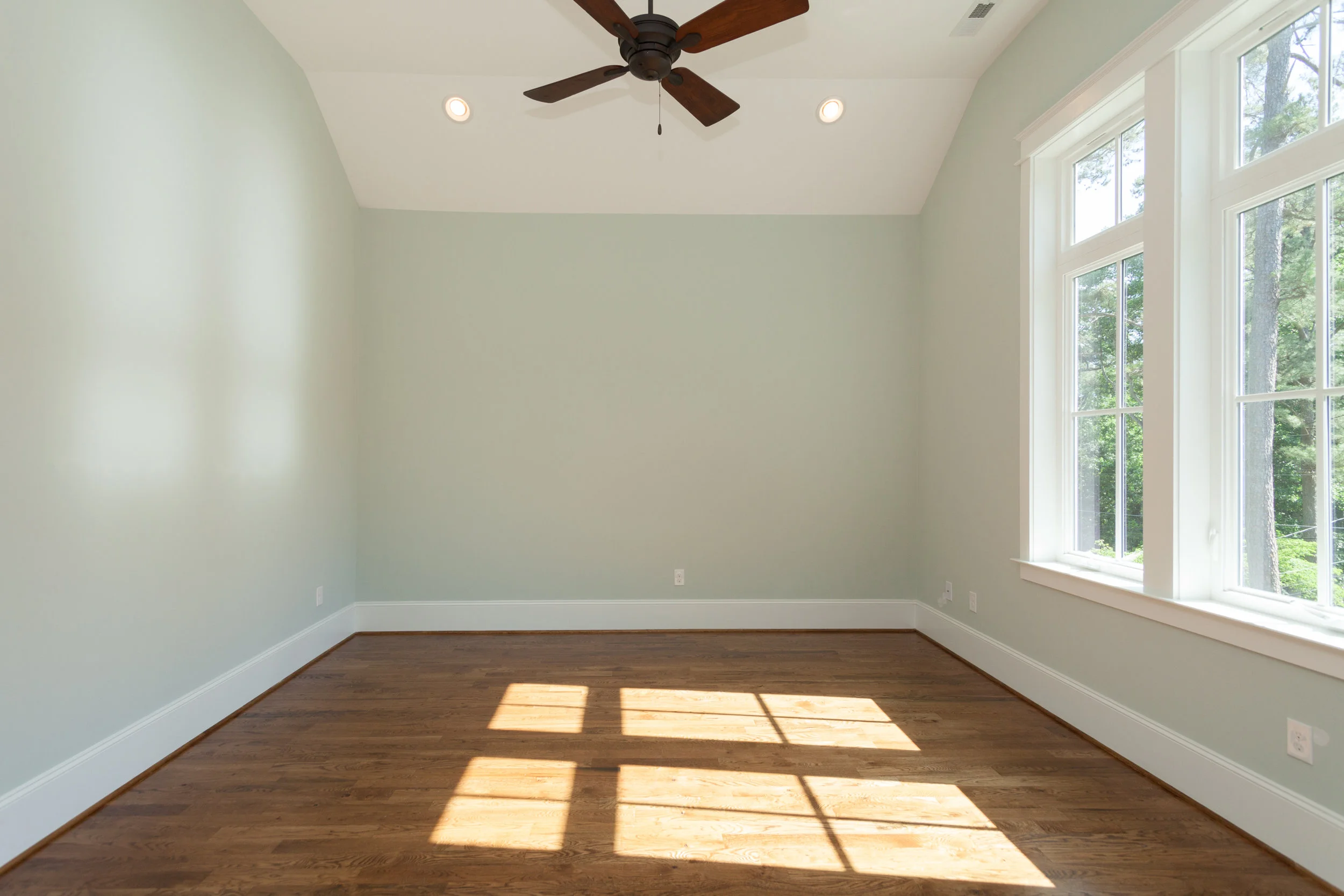 018_Master Bedroom.jpg
