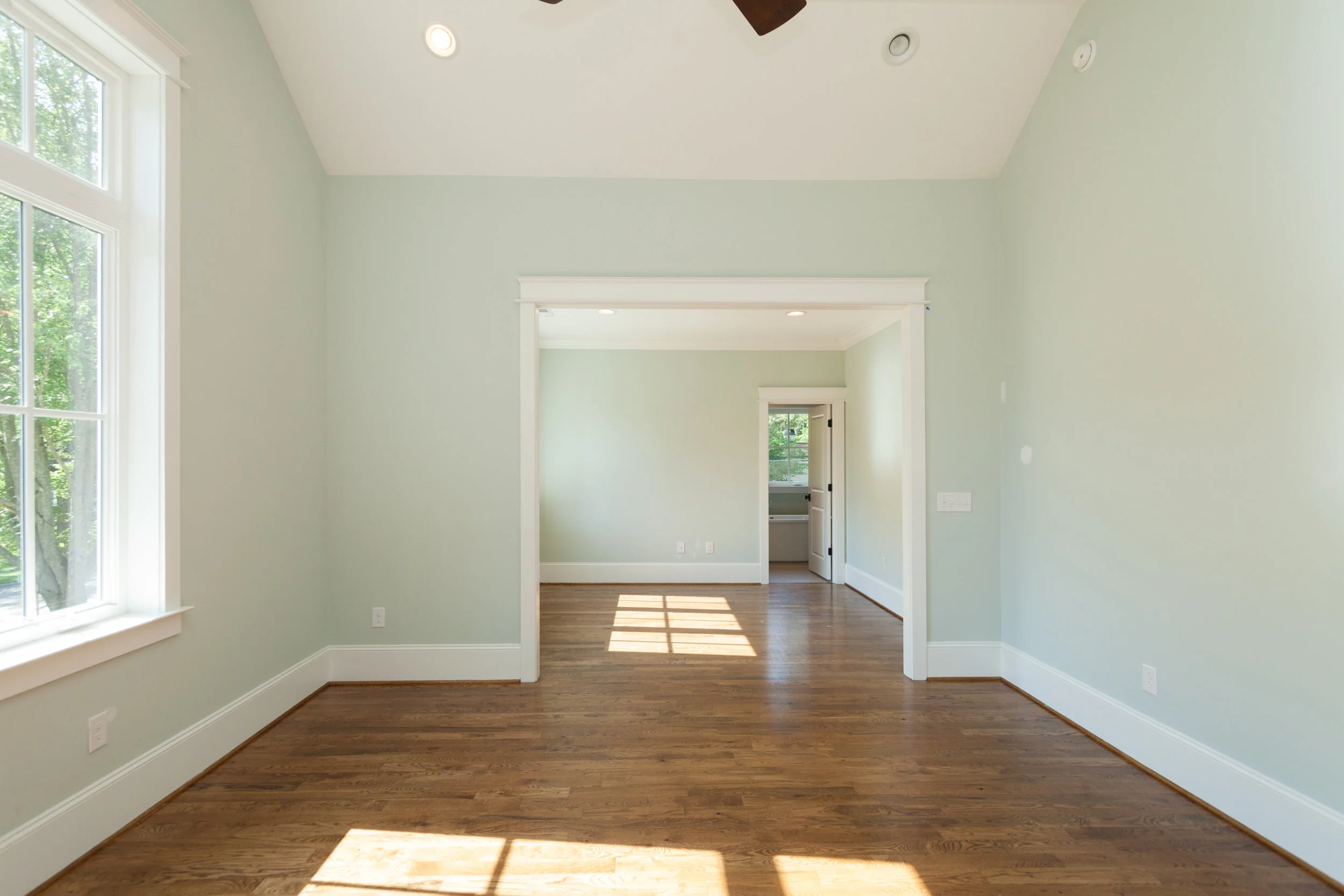 019_Master Bedroom Suite.jpg