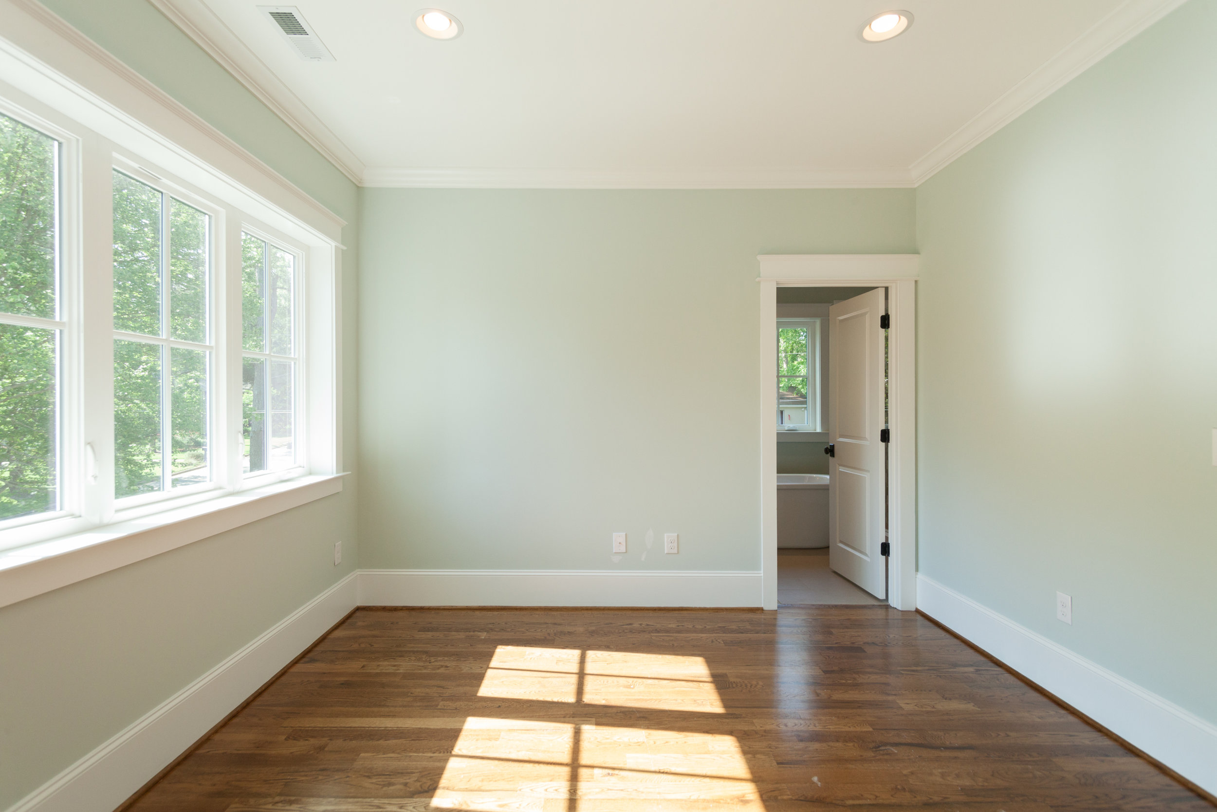 020_Master Bedroom Sitting Area.jpg