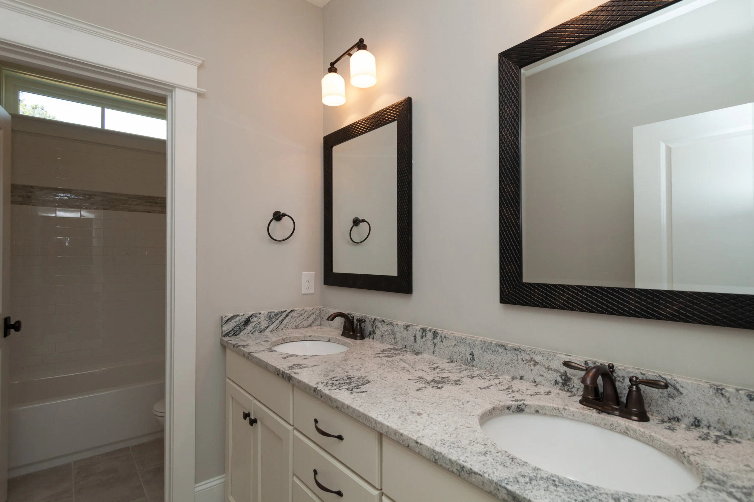 028_Hall Bath.jpg