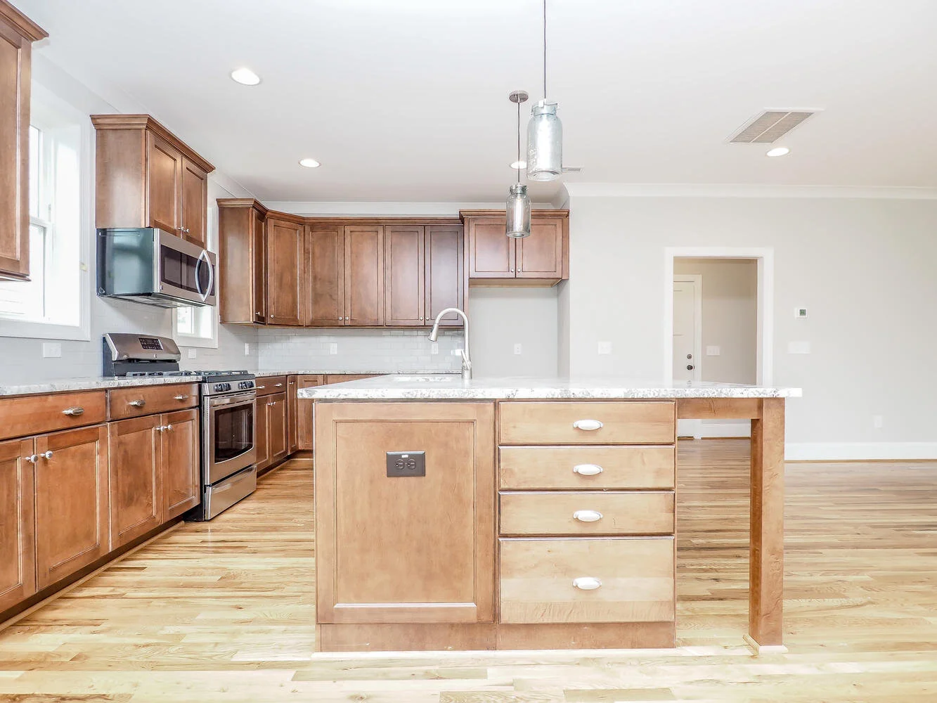 5025 Centerbud Place Raleigh-large-018-019-Centerbud Pl18-1334x1000-72dpi.jpg