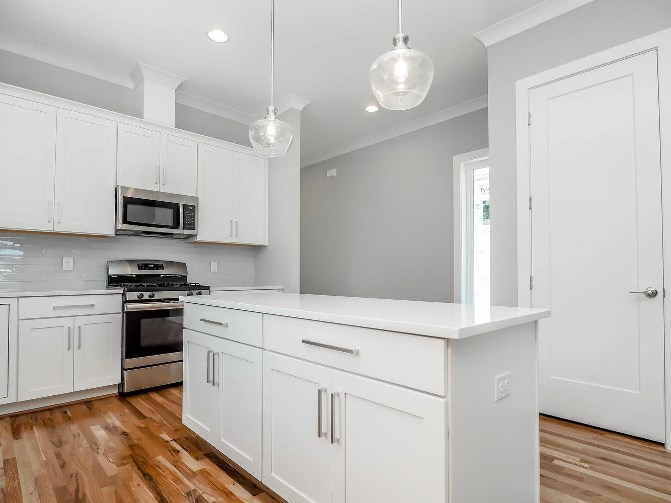 218 Grand Ave Raleigh NC 27606-large-027-019-Grand Ave27-1334x1000-72dpi.jpg