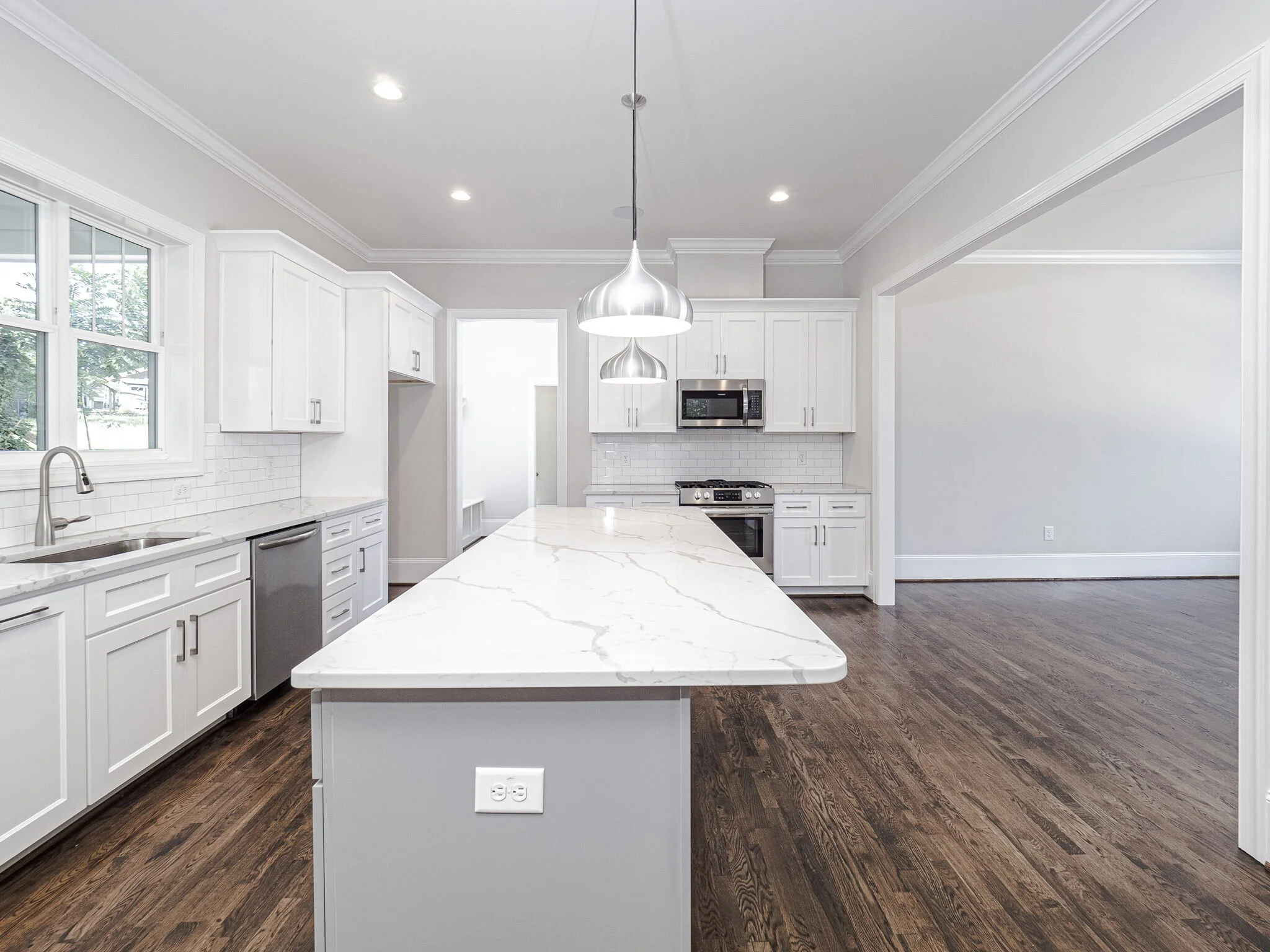 14-web-or-mls-4901 Trek Lane-7.jpg