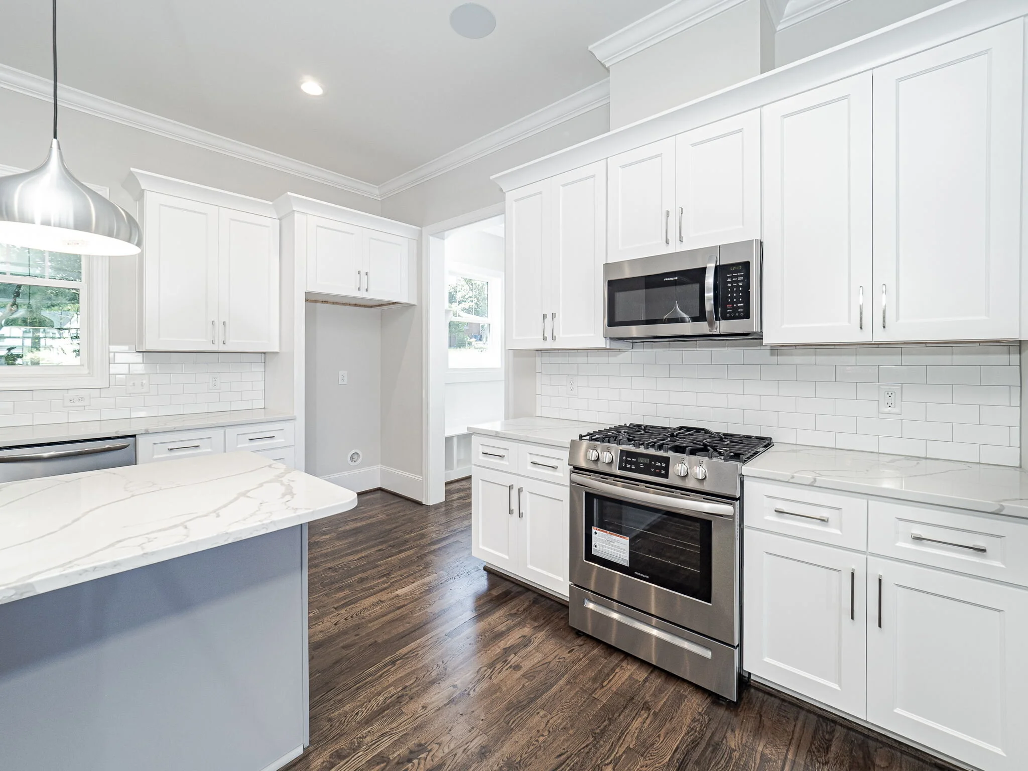 16-web-or-mls-4901 Trek Lane-9.jpg