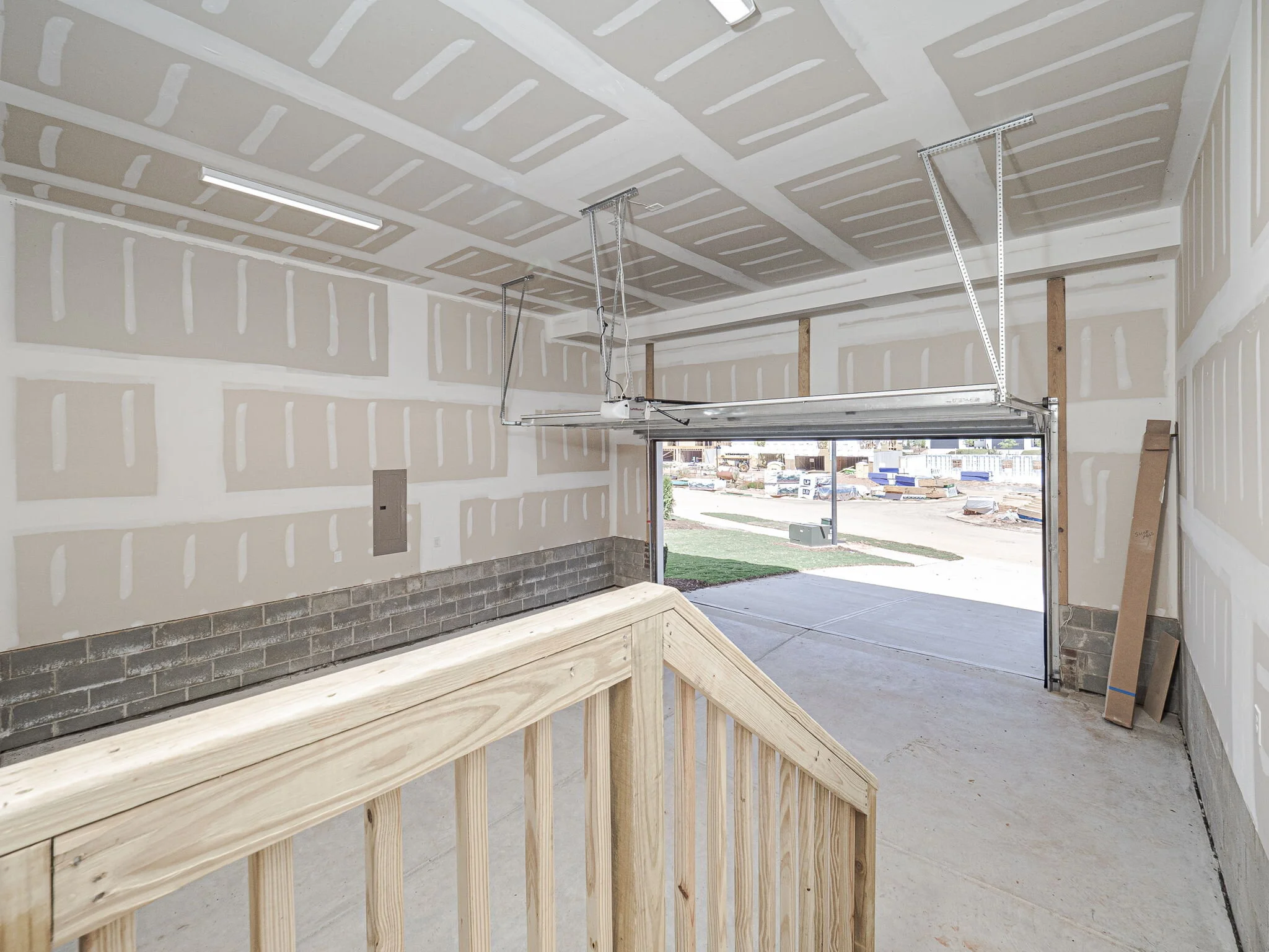 21-web-or-mls-4901 Trek Lane-14.jpg