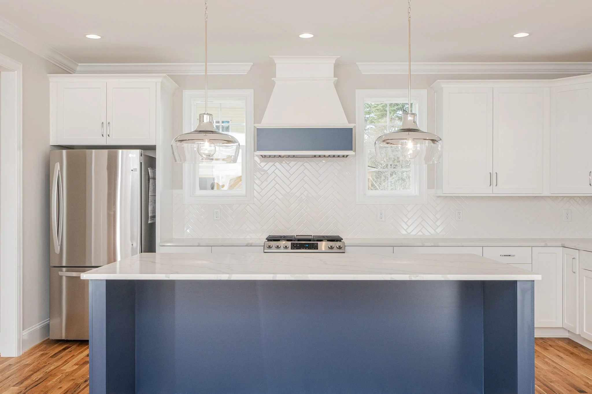 19-web-or-mls-740 Grove-11.jpg