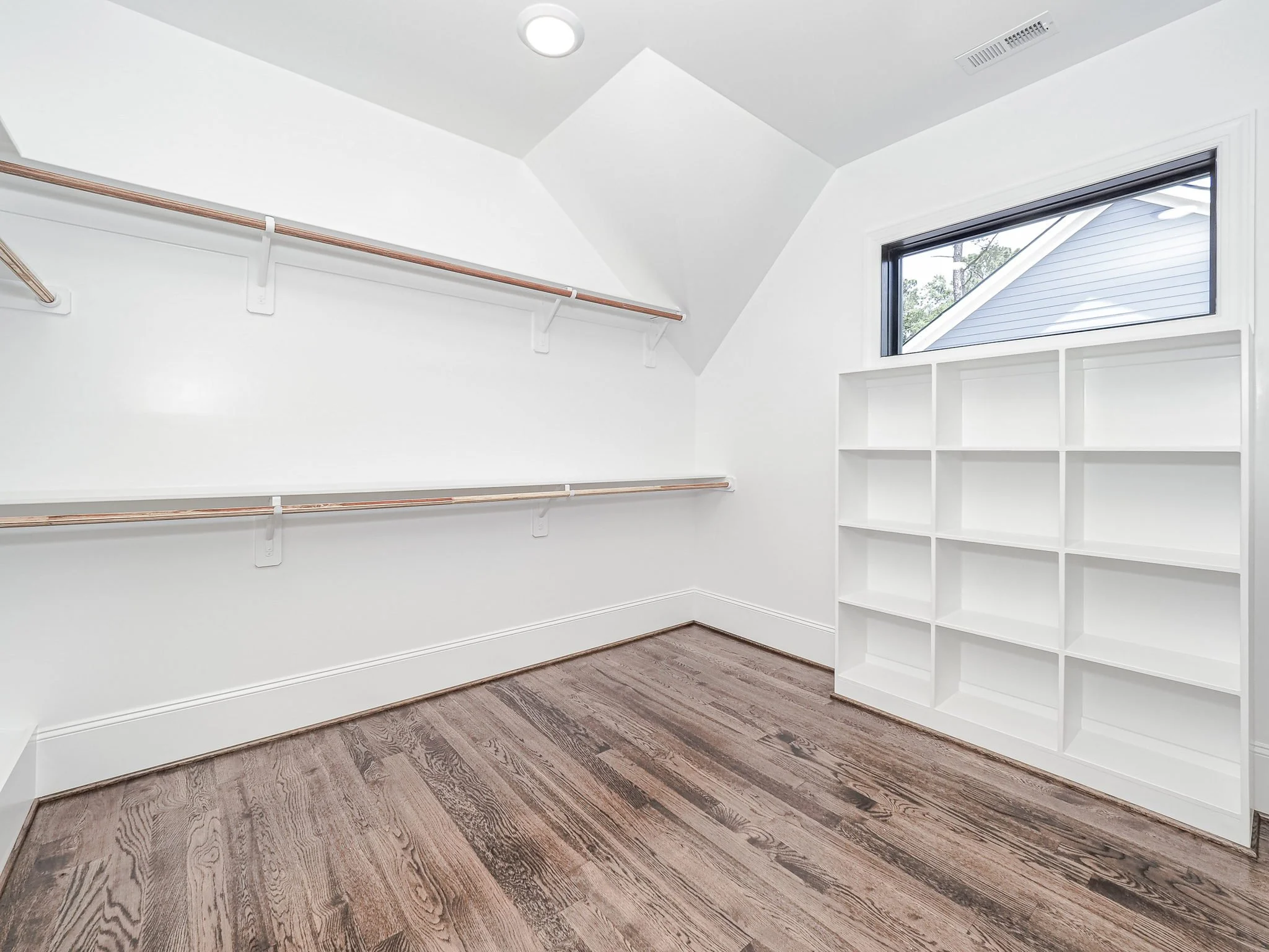 24-web-or-mls-5212 Alva Dr-19.jpg