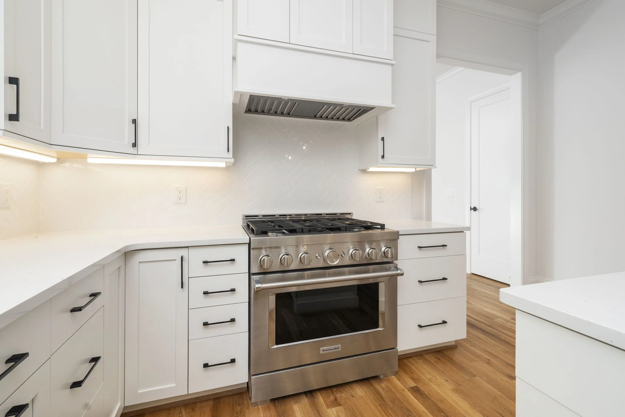 19-web-or-mls-1330 Duplin Rd-21.jpg