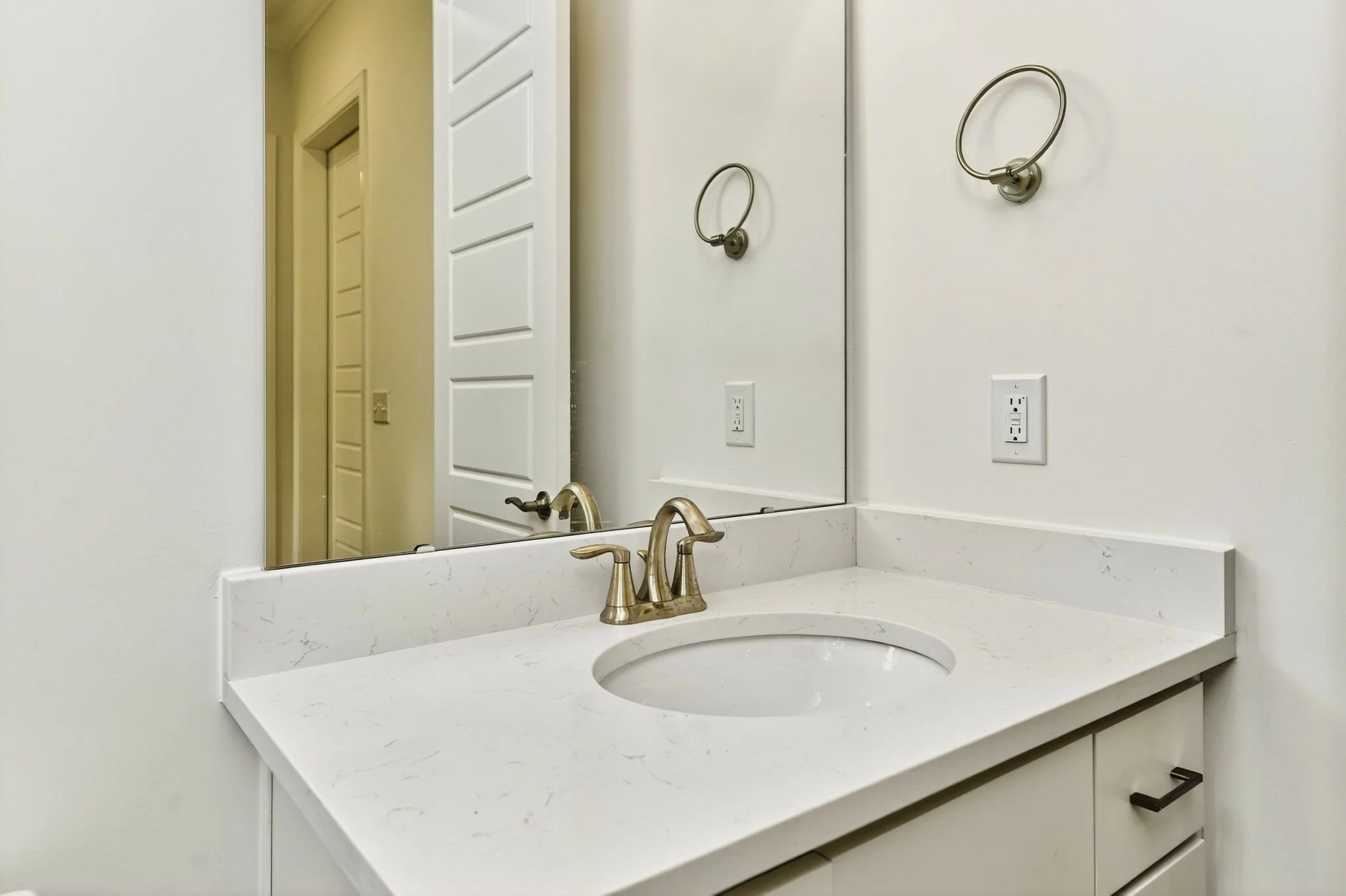 12-web-or-mls-010_901 Deboy st-20.jpg