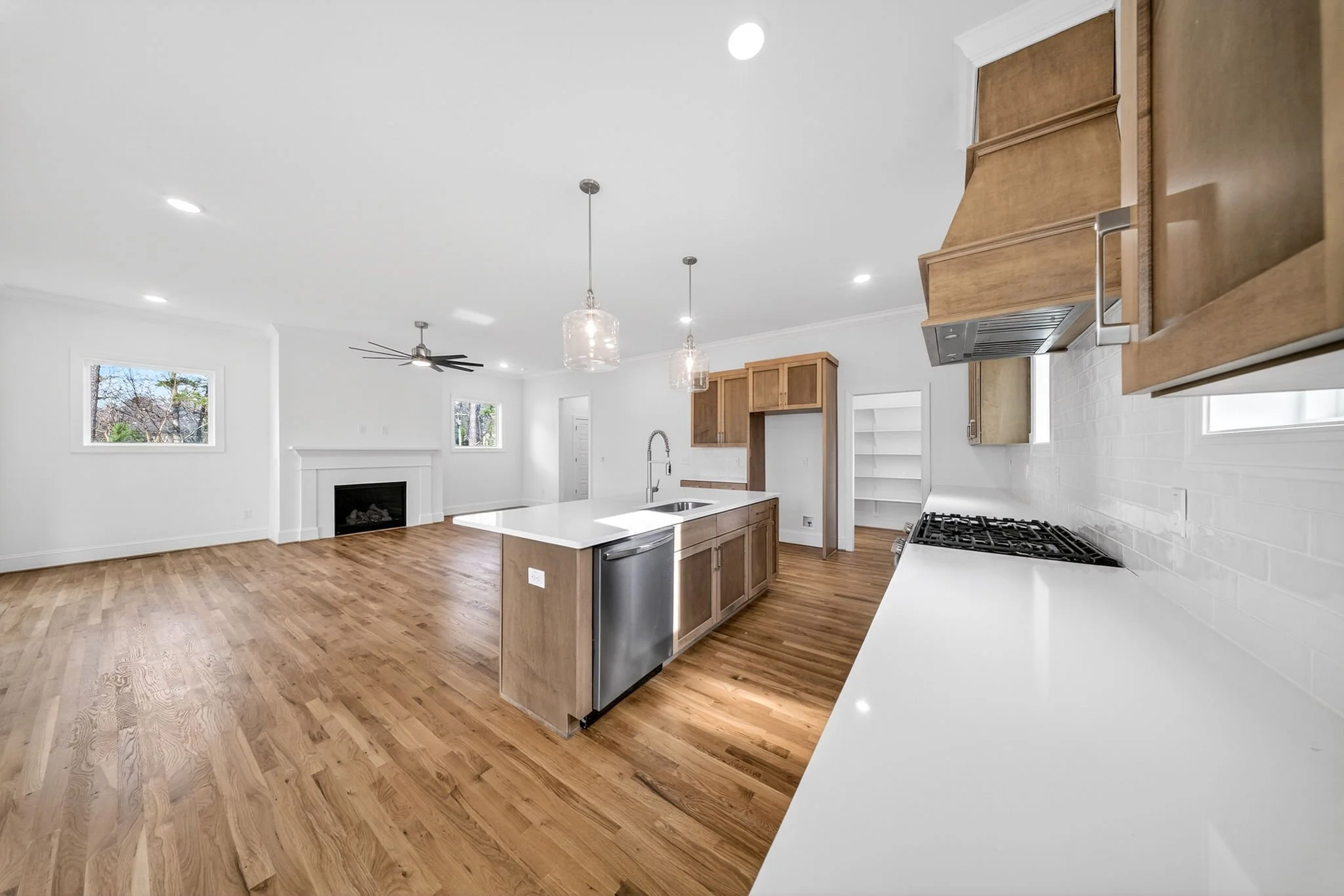 15-web-or-mls-2520 Prince Dr (26 of 59).jpg