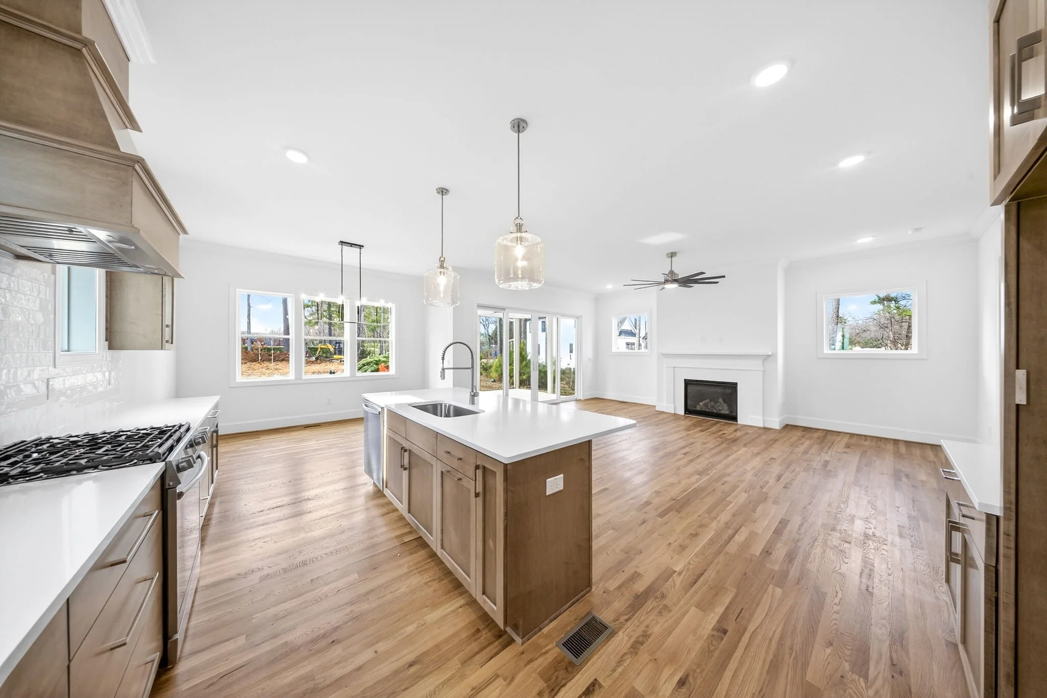 11-web-or-mls-2520 Prince Dr (22 of 59).jpg