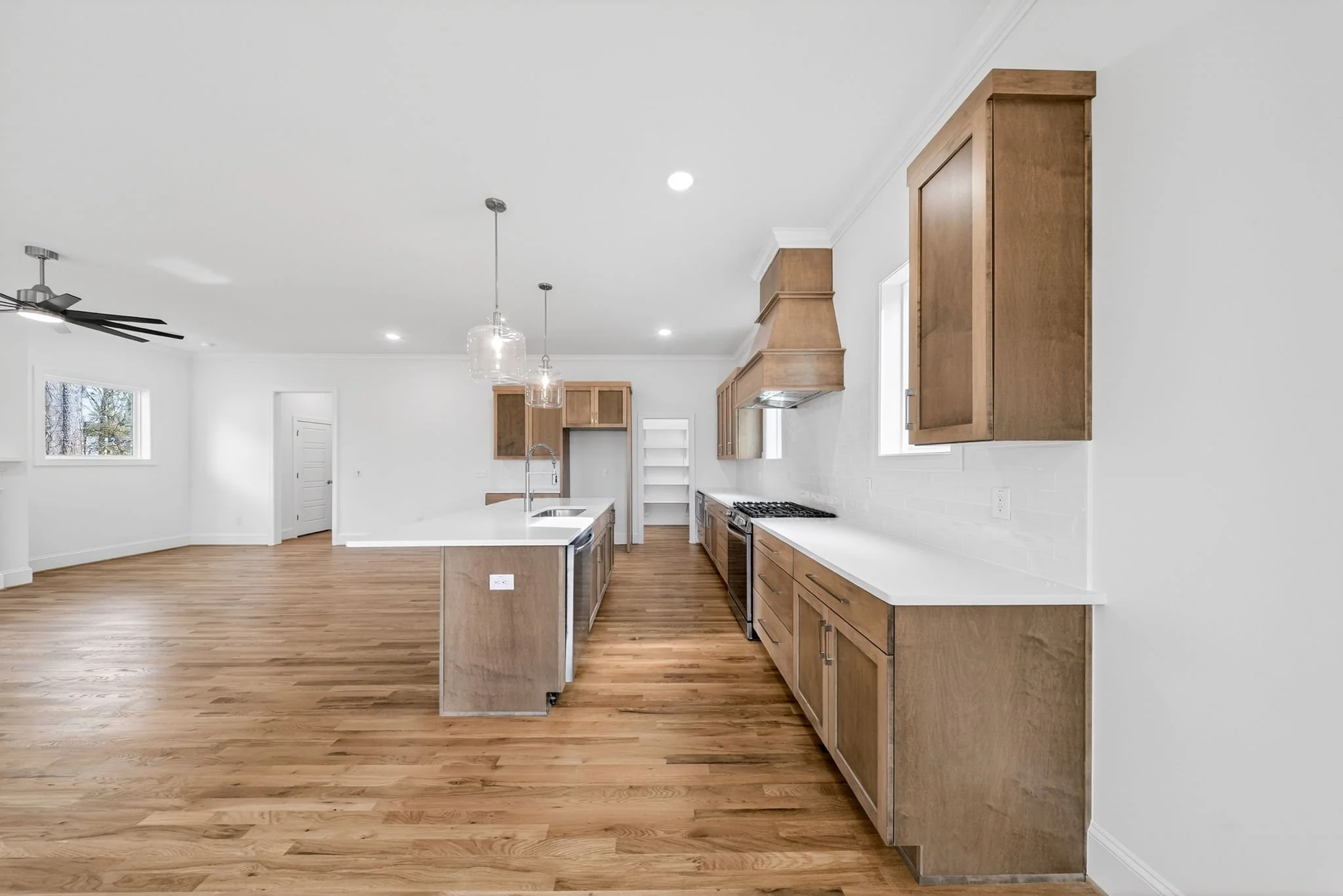 18-web-or-mls-2520 Prince Dr (29 of 59).jpg