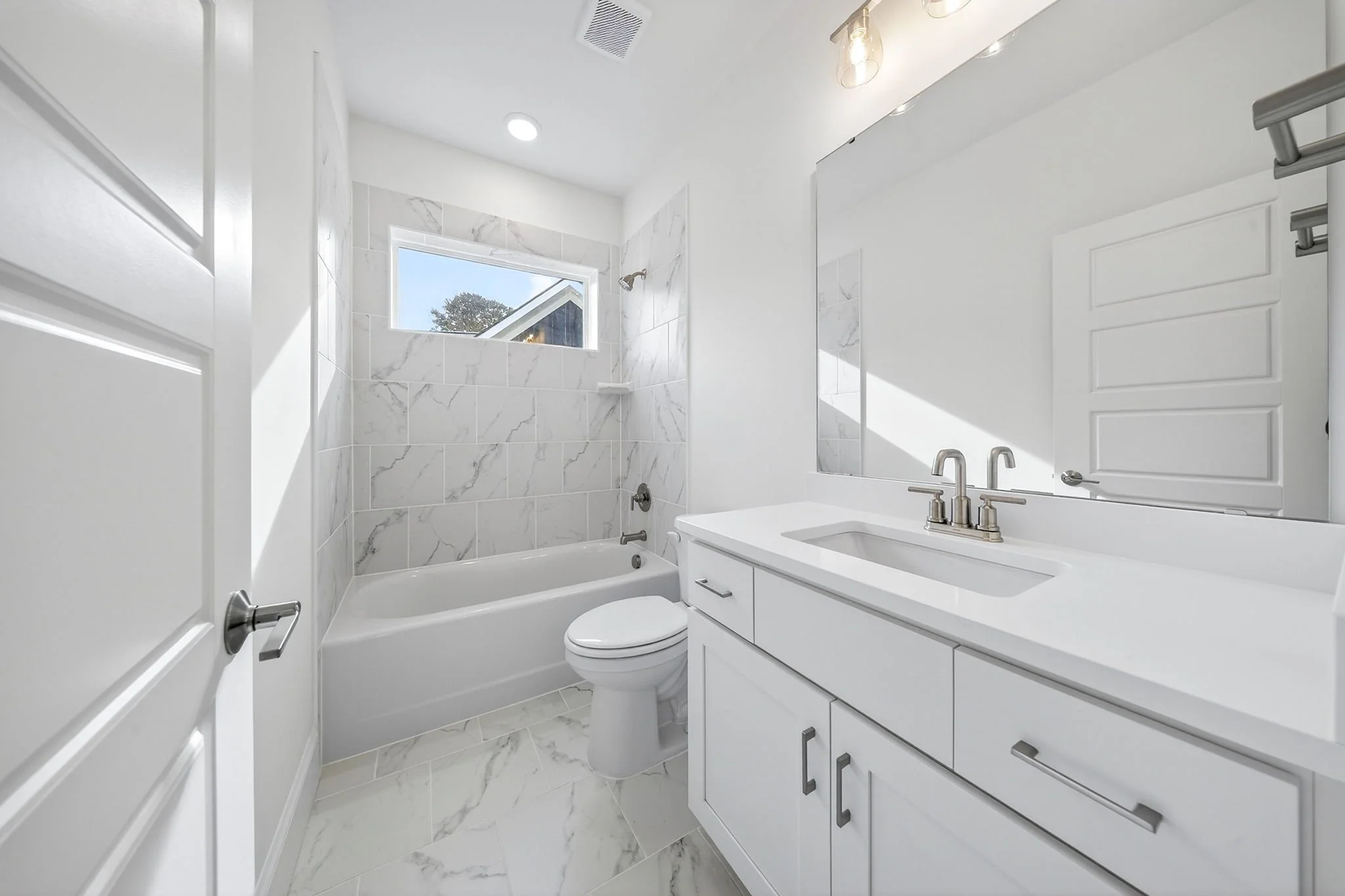 35-web-or-mls-2520 Prince Dr (9 of 59).jpg