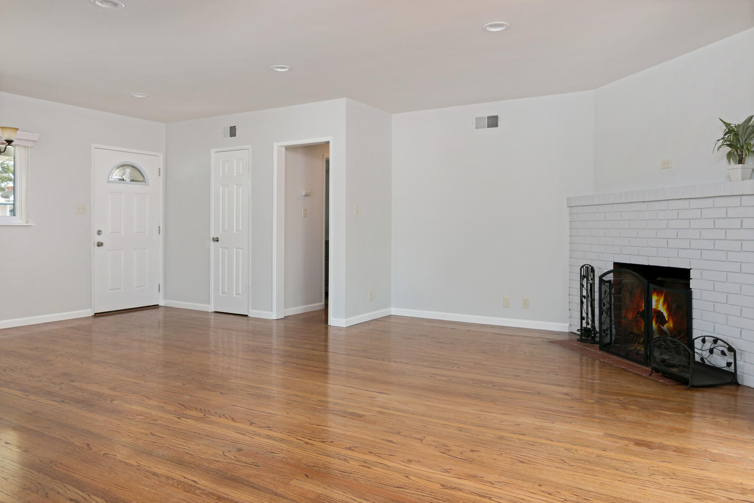 6901 Norton Ave-large-006-30-LivingDining Room-1500x1000-72dpi.jpg