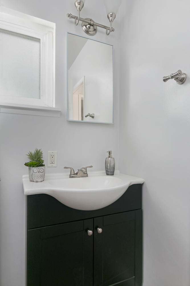 6901 Norton Ave-large-023-13-Bathroom-667x1000-72dpi.jpg