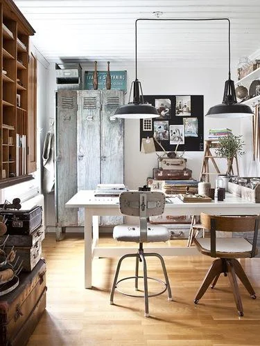 Black warehouse lights? Check. Metal stool? Check. Old metal locker? Check. Just between us, I never quite got the appeal of this look . There’s nothing comforting about it. Last one - "Coastal" - seen below
