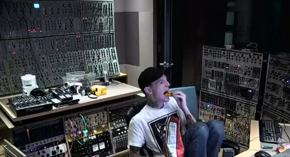 aDeadmau5_POST.jpg