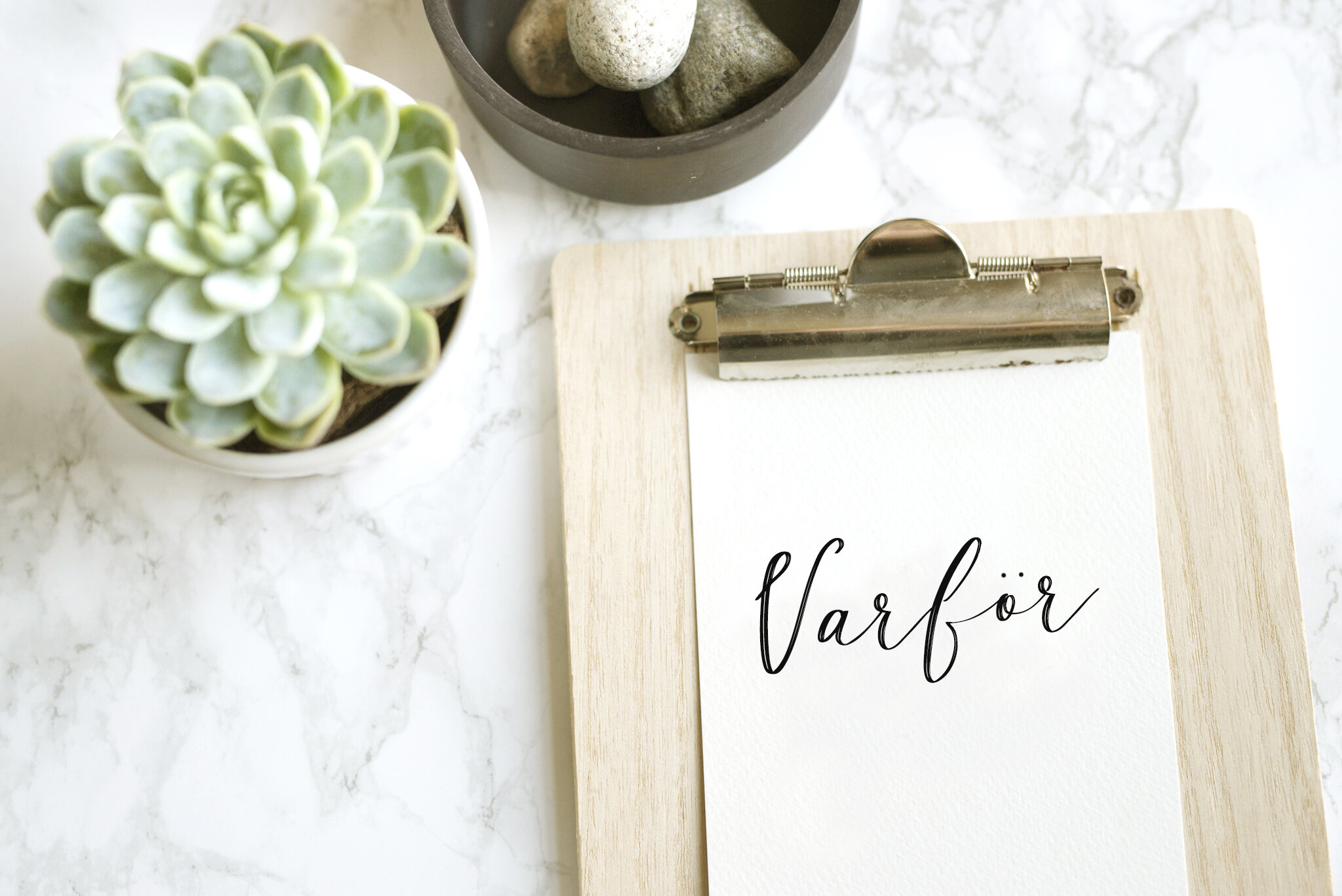Du behöver skriva det i all din copywriting på hemsidan och i sociala medier. Du behöver visa det i alla dina personal brand-foton och i din branding och webdesign. Ditt varför är bland det viktigaste du har som egenföretagare.