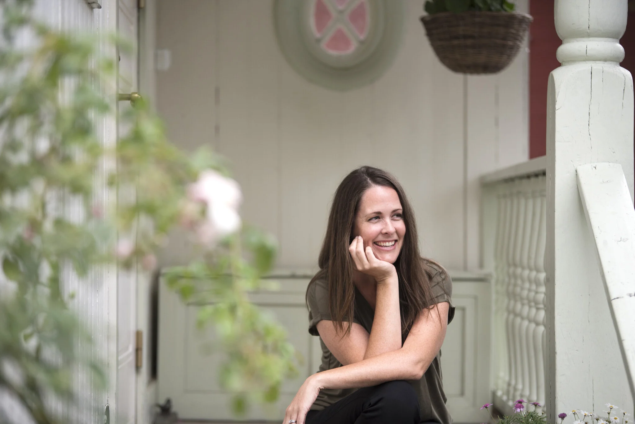 Din personal brand photography-session kommer inte att kännas som hos skolfotografen. Jag jobbar med en speciell fototeknik kallad Moment design som gör att pressen att stå framför kameran minskar och att bilderna blir mer naturliga och mer ”du”.