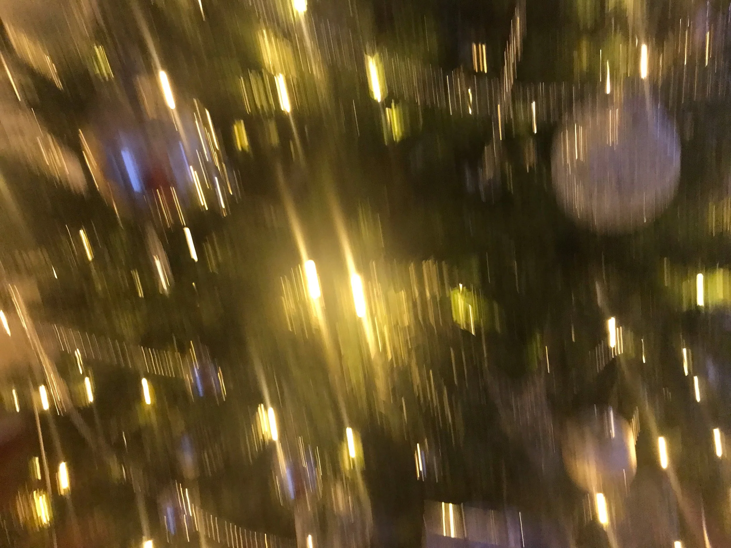 Suddigt foto på grund av skakningsoskärpa