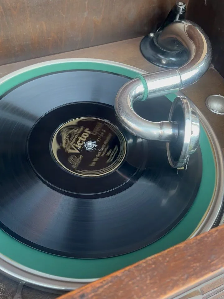 So a while back now, I did a post about this old Phonograph that had been in my family for many years. I really wanted to fix this up for my Dad, who&rsquo;s had it since 1970, and also for my mum, who&rsquo;s been putting up with it taking up space 