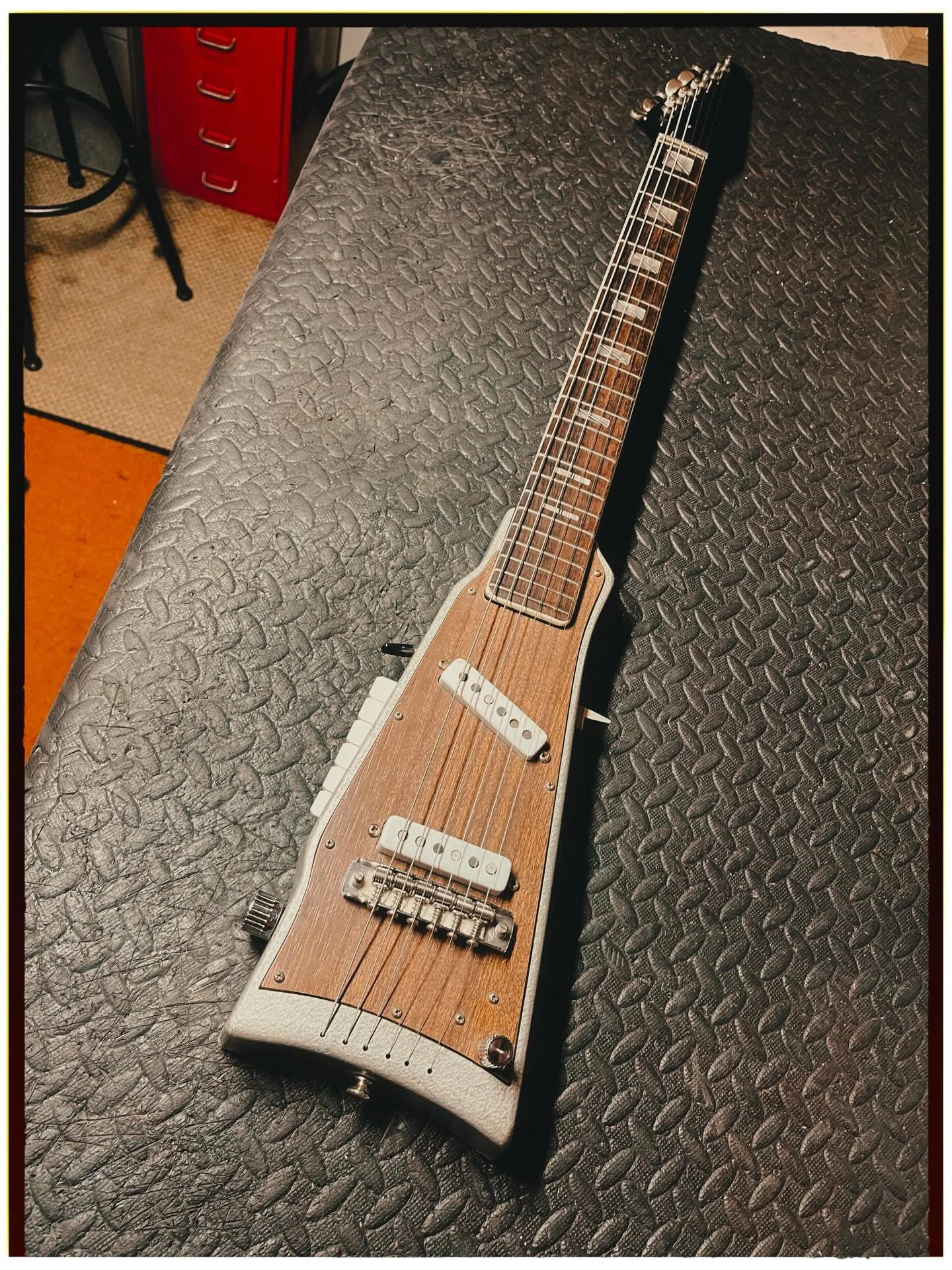 Well this sure was a mission, and I&rsquo;ll bet very few of you out there have seen one before. I know I had not! 

This is a 1970 Jennings Winchester guitar, filled with vintage Jennings effects, that came to me all the way from Switzerland to get 