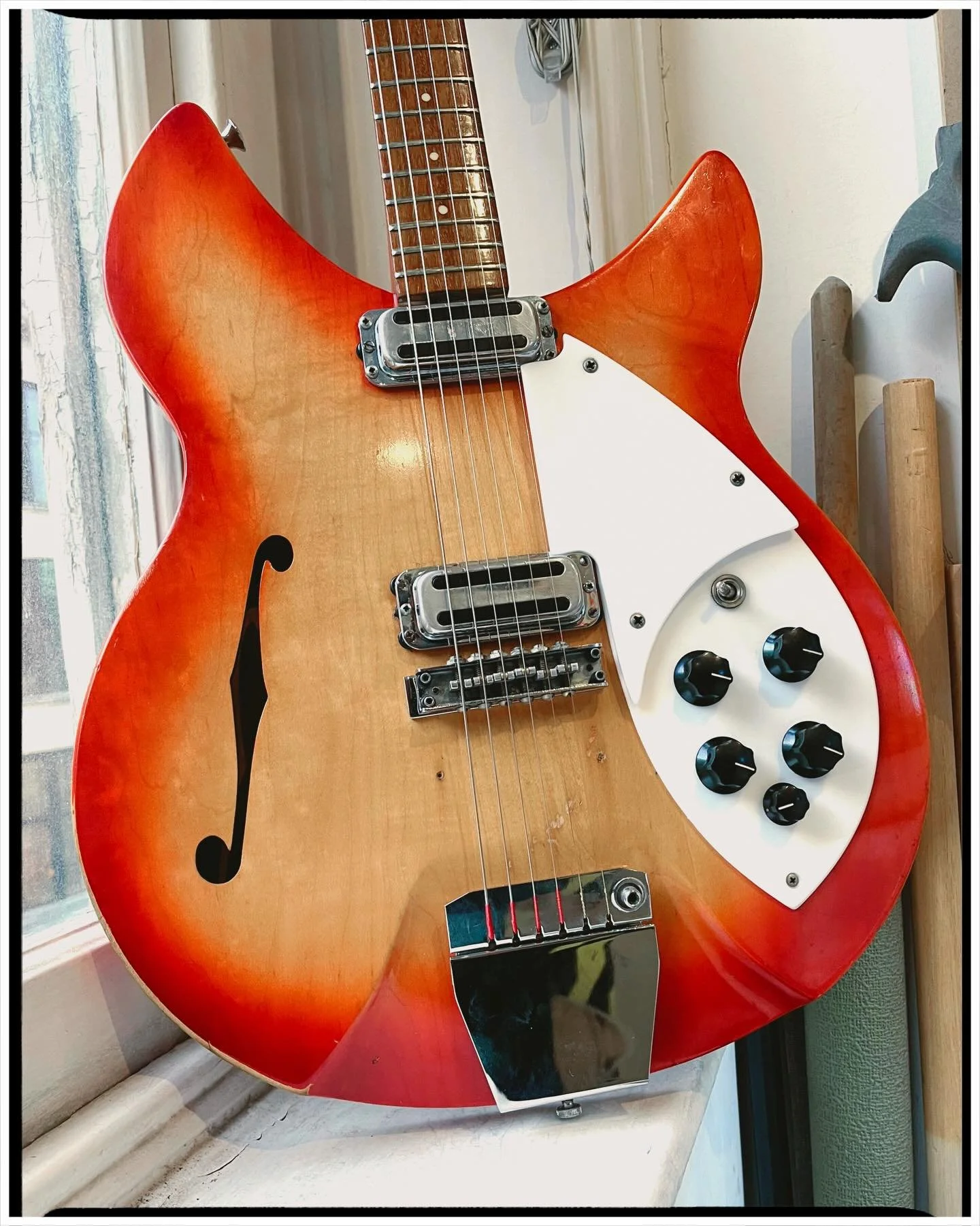 Another rare find that made its way through the shop earlier tips year; a 1966 Rickenbacker Rose Morris 1997 model 😮

Vintage Ric&rsquo;s are pretty thin on the ground, especially ones this far back! Plus it&rsquo;s got that tremolo on there, with t