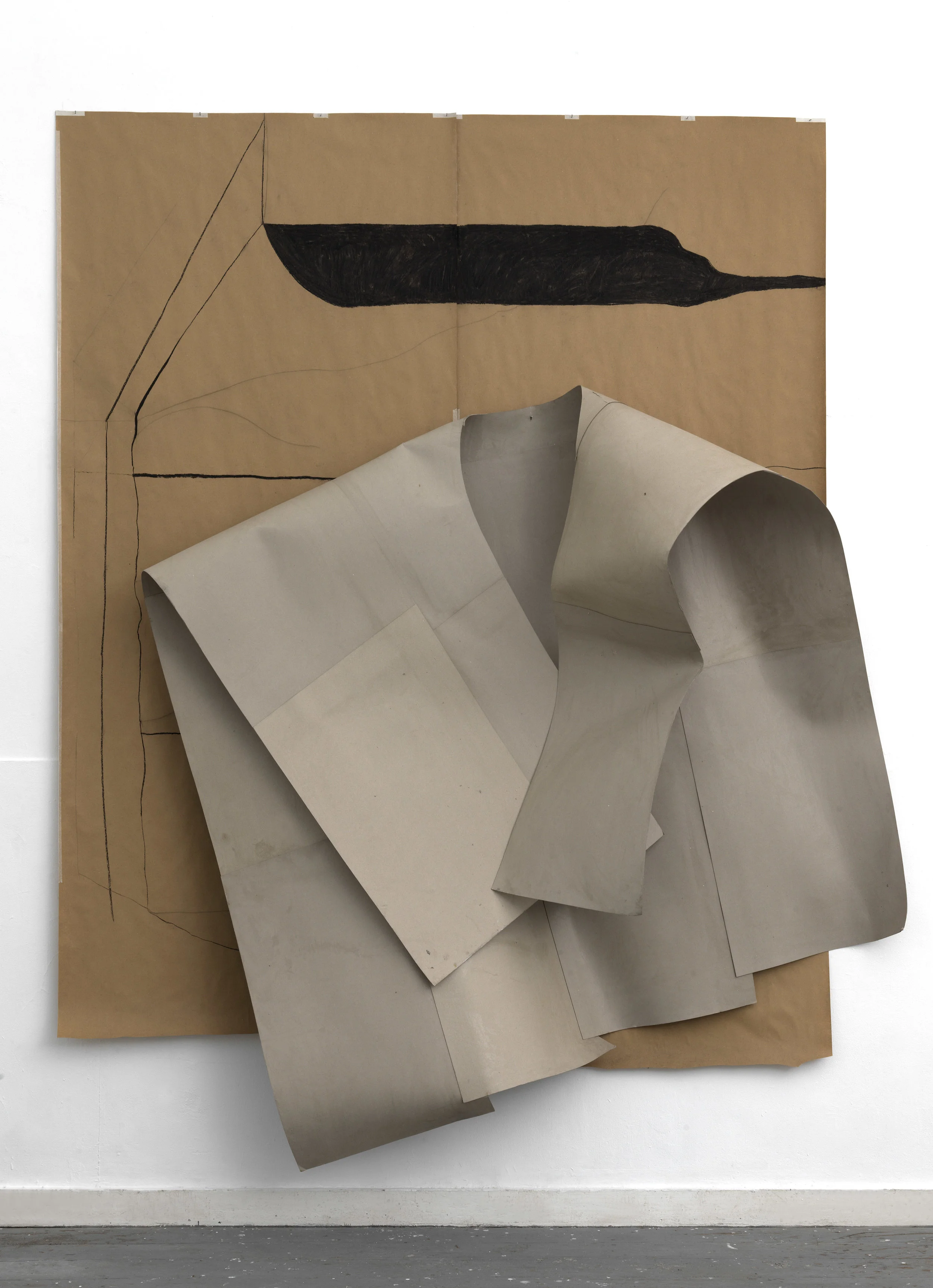 tweede, derde, 2019, craft paper, charcoal, cardboard and tape, 300x80x340 cm
