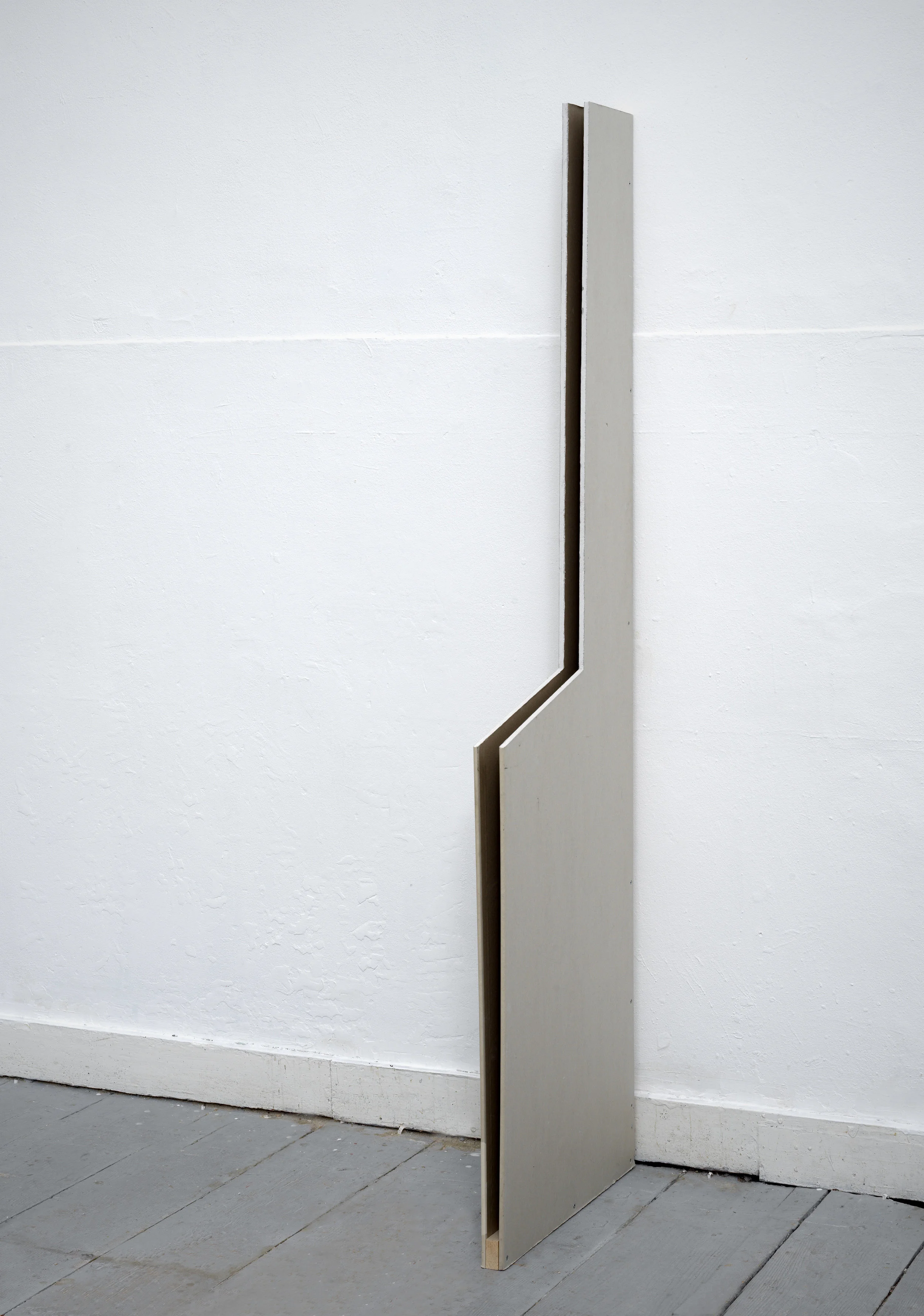 l/r, 2018, plaster board, 60x6x190 cm