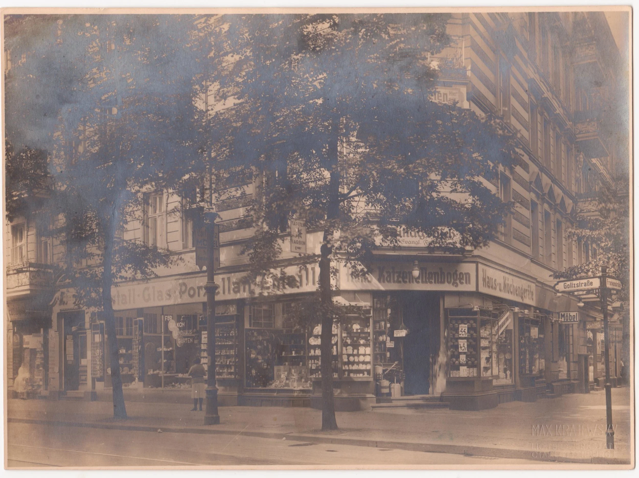 Hans Katzenellenbogen's shop selling porcelain and glassware in Goltzstrasse, Berlin, 1931 @Katzenellenbogen family 