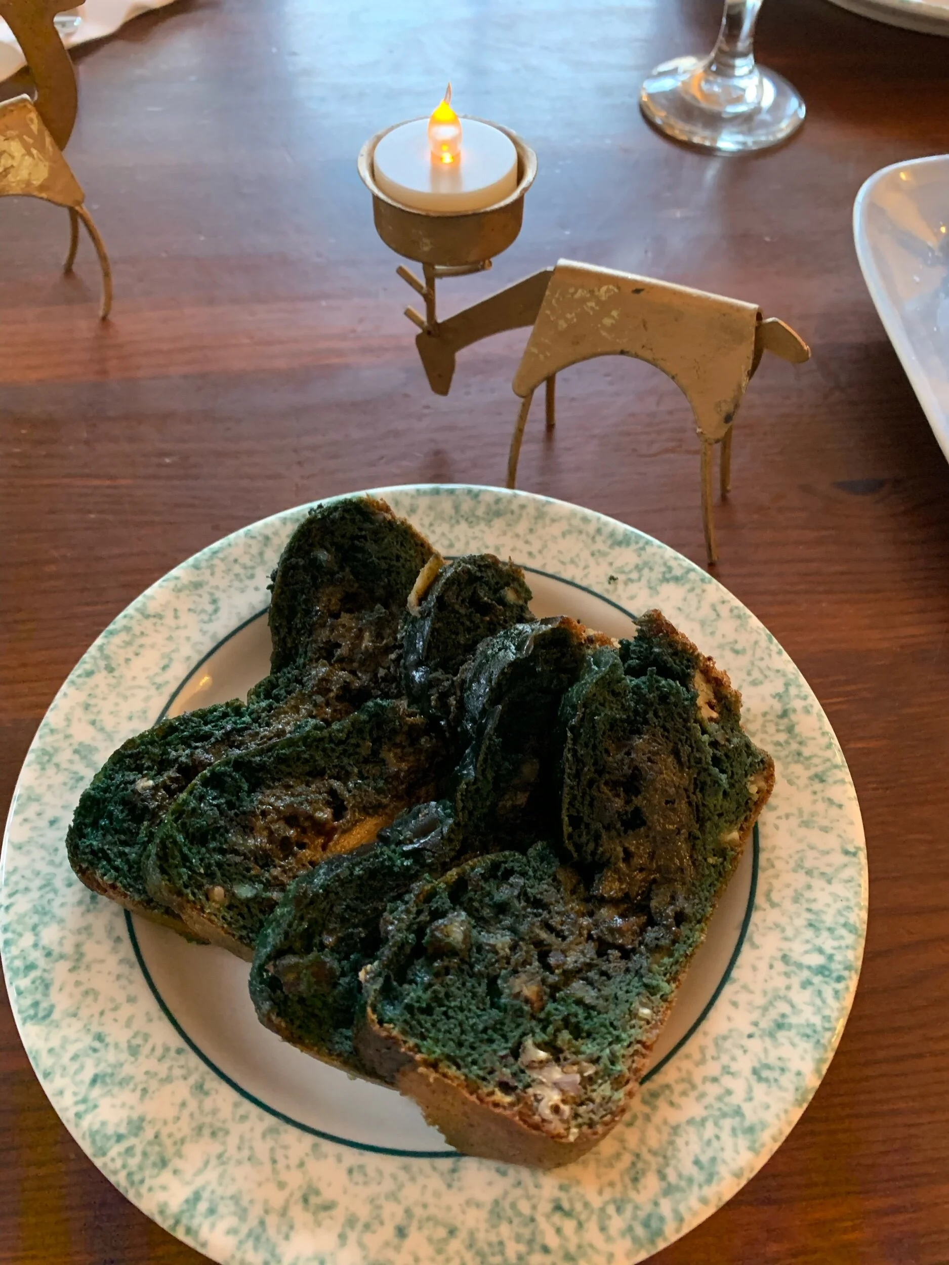 5 Ingredient, Flourless Banana Bread