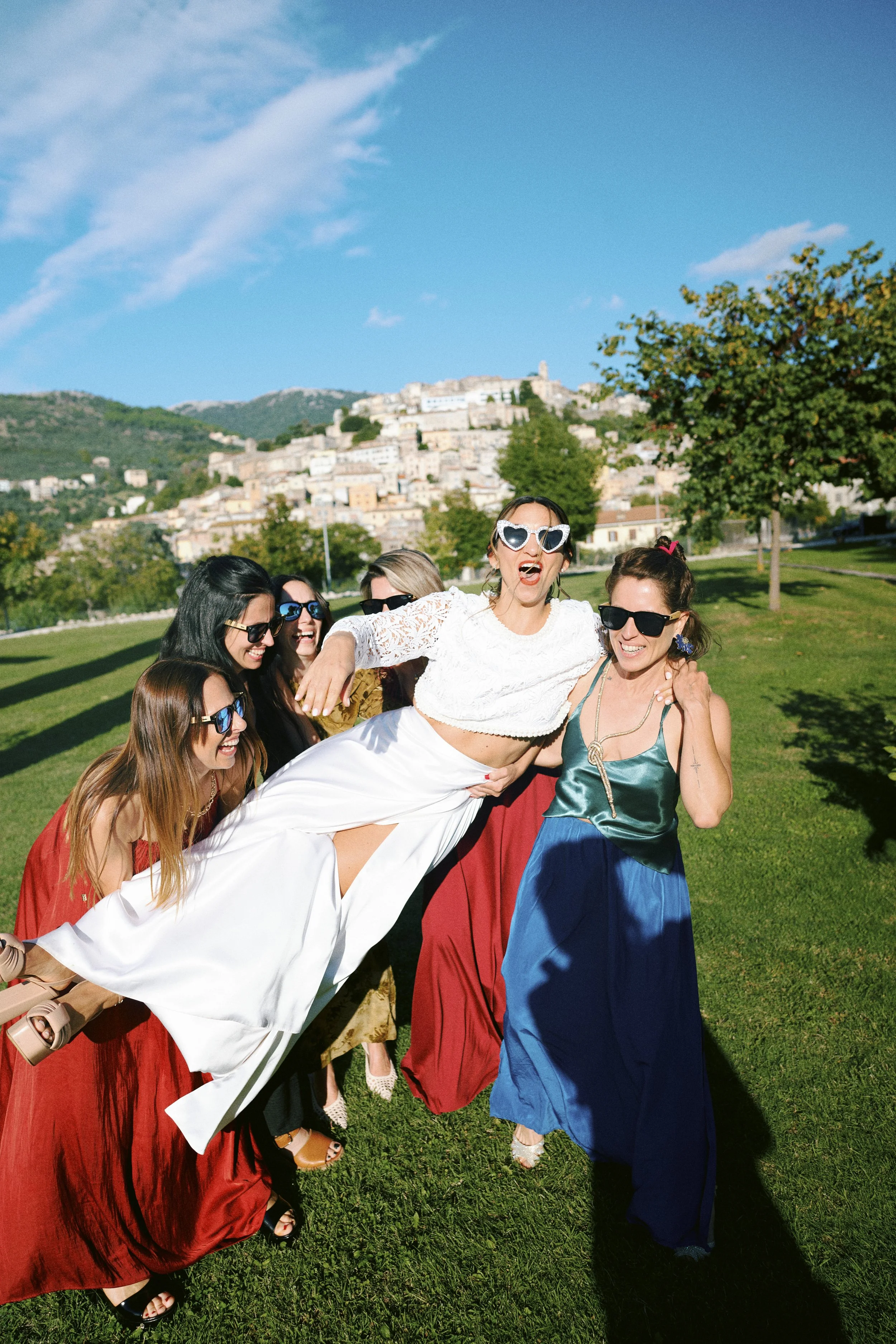 Vicky e Fra chiesa ii 66.jpg