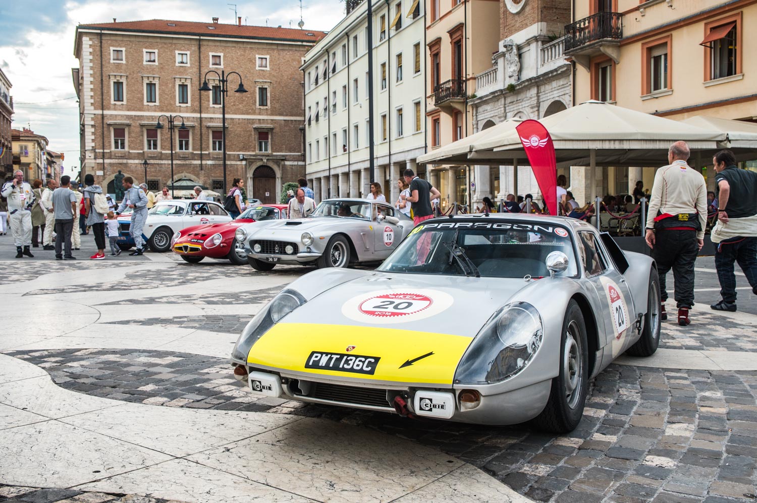 Jayson-Fong-Photography-Form-and-function-international-Porsche-904.jpg