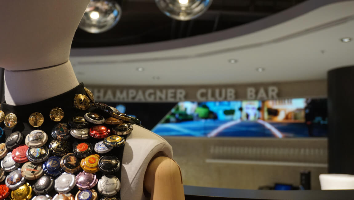 champagner-club-bar-capsule.jpg