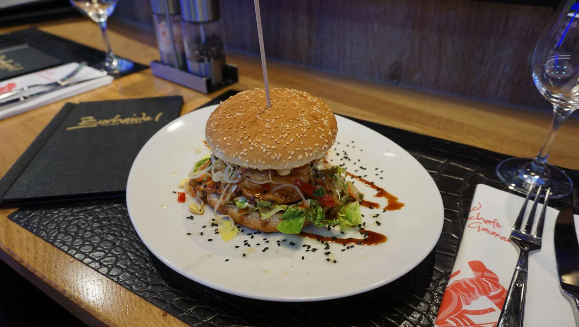 zurheide-feine-kost-grill-point-chicken-teriyaki-burger.jpg