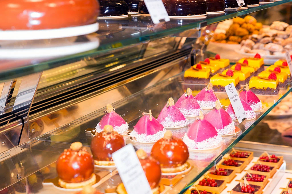 Patisserie Im Dusseldorfer Crown Welt Der Feinen Confiserie Zurheide Feine Kost