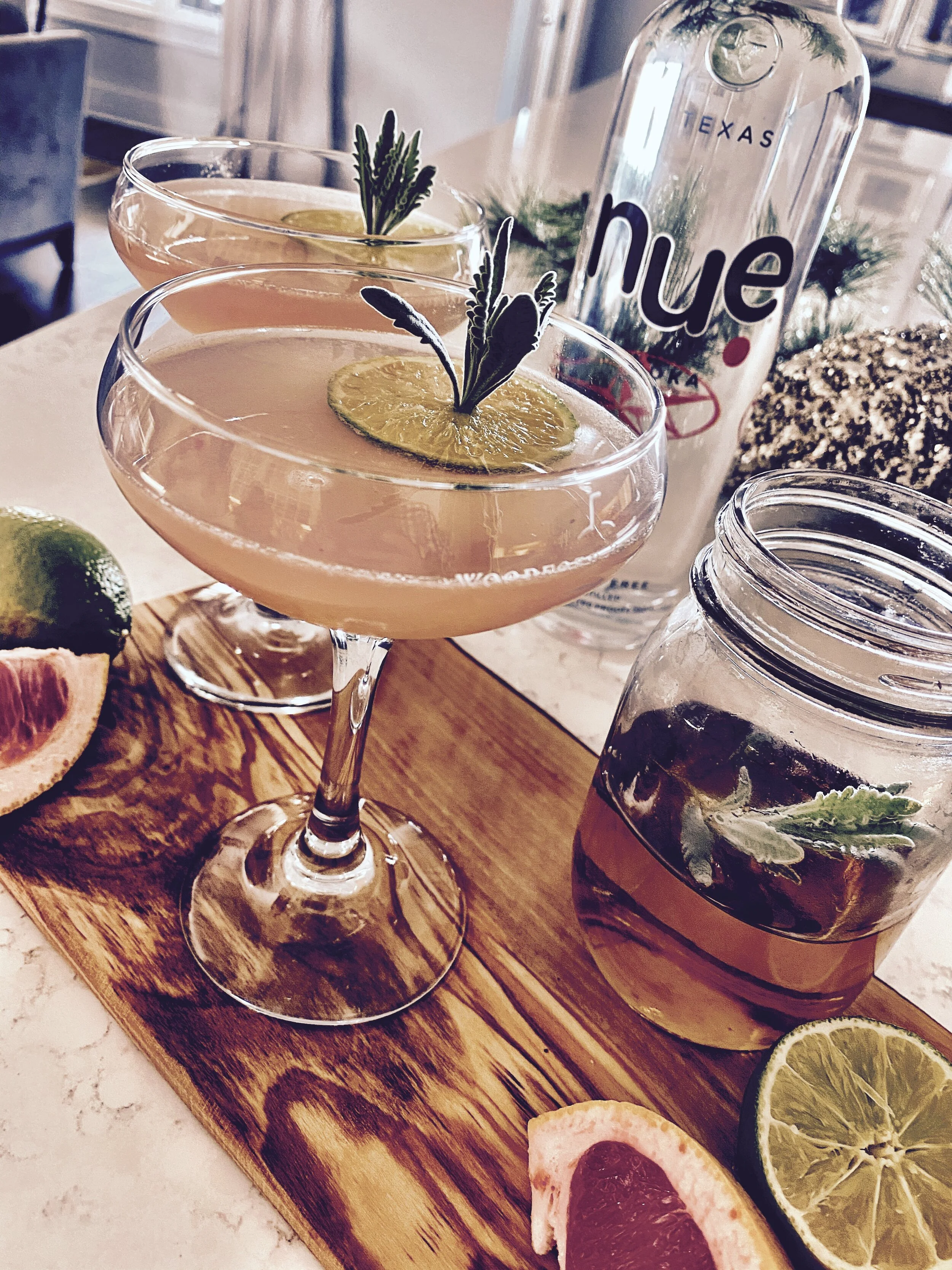 Holiday Cocktail | Lavender Grapefruit Gimlet