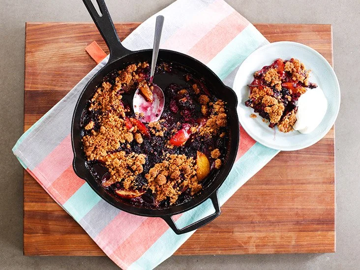 CARDAMOM SPICED BLACKBERRY PEACH CRUMBLE