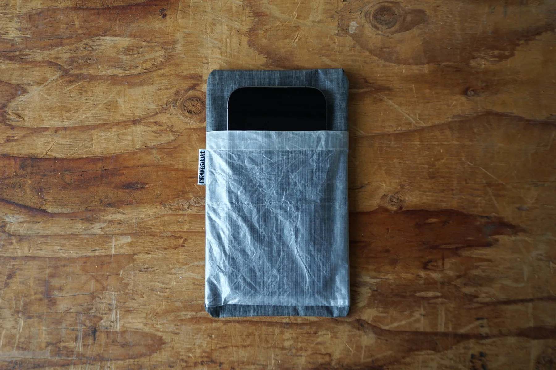 the-explore-wallet-gravelstoke-x-orucase_iphone.jpg