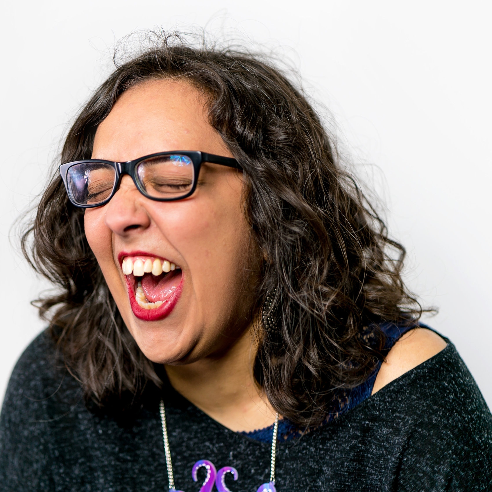Hana Ayoob Host