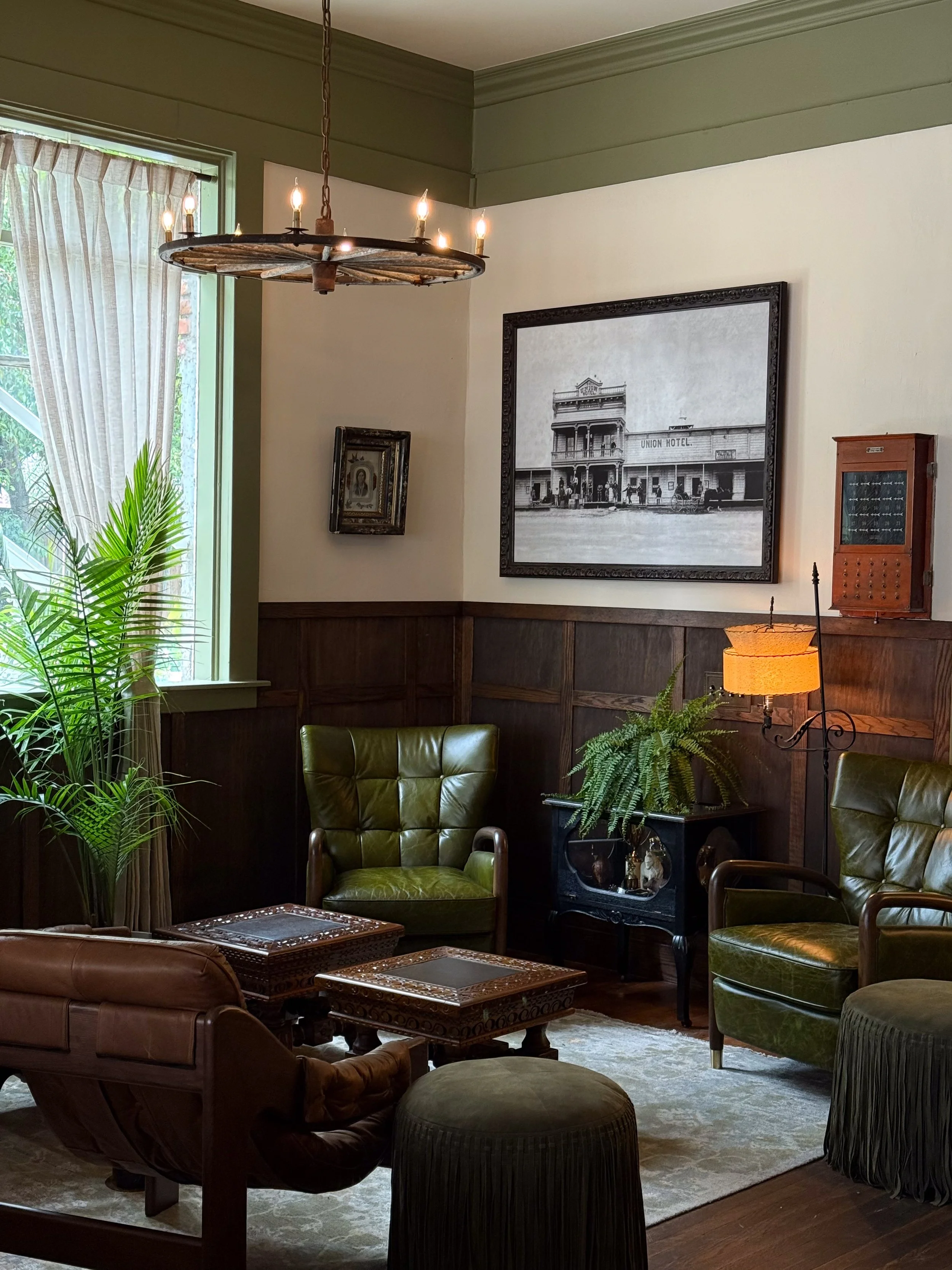 Venue_Getting Ready Still - 5.jpeg