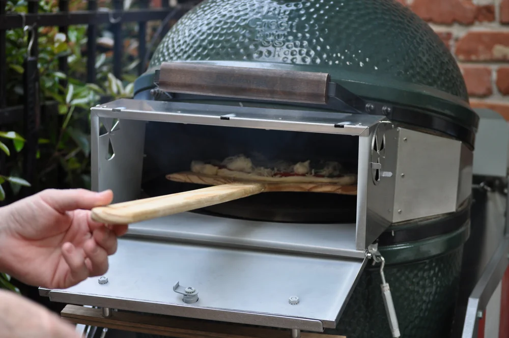 How to Make Pizza in a Kamado Grill: Perfect Crispy Crust Tips